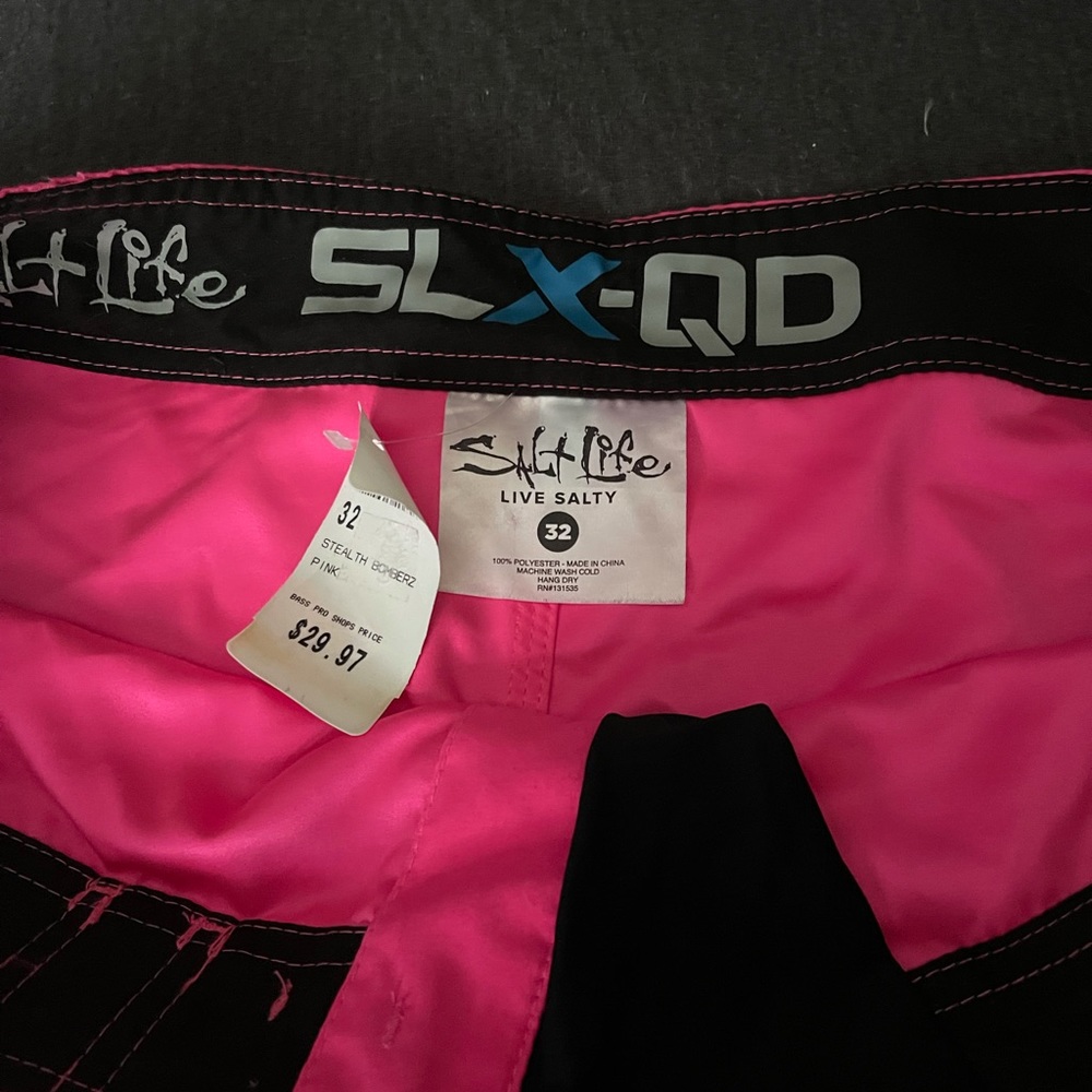 Pink salt life men’s shorts nwt